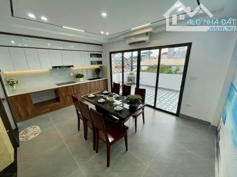 SIÊU PHẨM NHÀ ĐẸP – PHỐ NGỌC LÂM – 35M 6 TẦNG THANG MÁY – Ô TÔ ĐỖ CỬA -MT 5M – NGÕ THÔNG N - 5