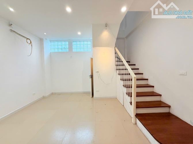 CHỈ 8.5 TỶ! NHÀ ĐẸP Ở NGAY HOÀNG HOA THÁM, BA ĐÌNH – 5M RA Ô TÔ – FULL NỘI THẤT - 5