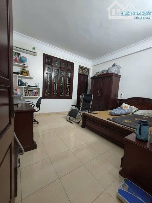 VĂN QUÁN - Q. HÀ ĐÔNG - 69M - 19 TỶ - PHÂN LÔ VIP - 3 Ô TÔ TRÁNH - VỈA HÈ RỘNG 2 BÊN - 5
