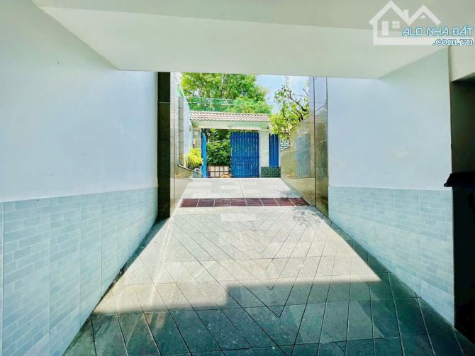 20.5 tỷ bán gấp còn 16.5 Tỷ - Biệt thự + Hầm 4 tầng + thiết kế sang trọng - 6 x 22m - 5