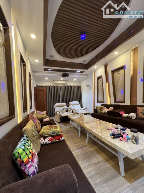 CHÍNH CHỦ BÁN GẤP - BIỆT THỰ 600M2 - 4 TẨNG - HÀ HUY GIÁP - THẠNH XUÂN - Q12. GIÁ: 36 TỶ - 6