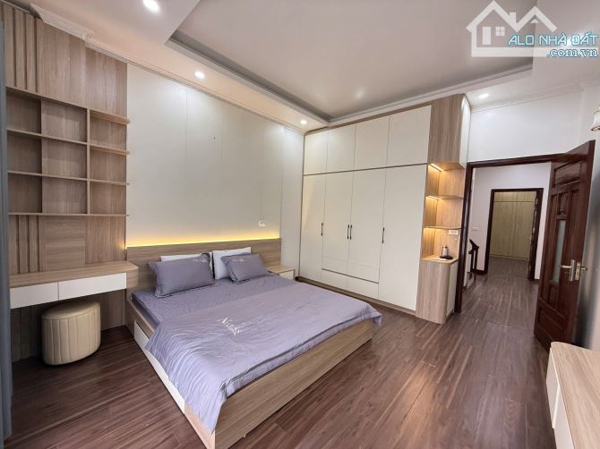 Bán nhà 5 tầng - kinh doanh đối diện kđt ParkCity. Dt: 50m2. Gía 15,8 tỷ có tl - 6
