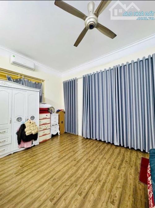 Bán nhà Triều Khúc khu phân lô căn góc 2 mặt thoáng ô tô đỗ cửa đầy đủ nội thất ở ngay DT - 6