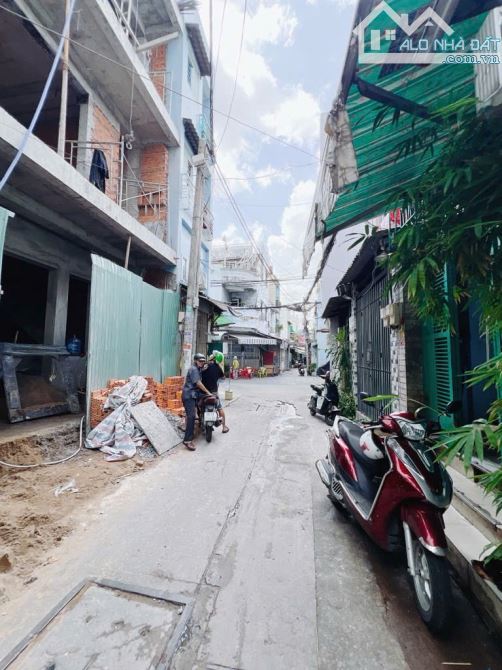 NHÀ CỦ XE HƠI TỚI NHÀ  NGANG 5.5 DÀI 13.5 M  TRUNGTÂM Q4 CÓ 90 TRIÊU M - 6