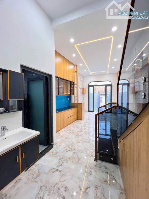 NẮM CHÍNH CHỦ BÁN NHÀ 2 TẦNG HẺM 208 CÁCH MẠNG THÁNG 8 - 6