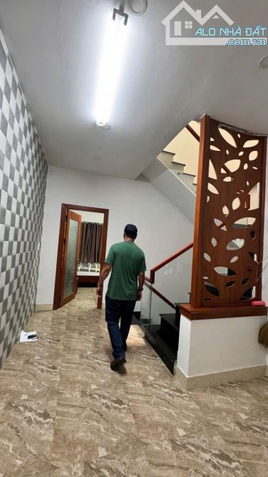 🔥 Nhà 4 tầng đường 7m5 Nguyễn Xí .  - Diện tích 100m2 ngang 5m  - Hướng tây nam - 6