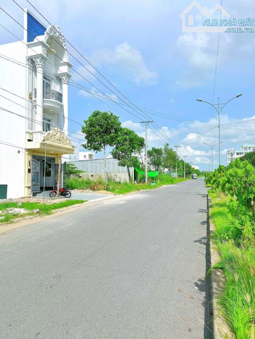 NẮM CHÍNH CHỦ BÁN NHÀ 3 TẦNG MẶT TIỀN ĐƯỜNG D1 KHU HỒNG LOAN - 6