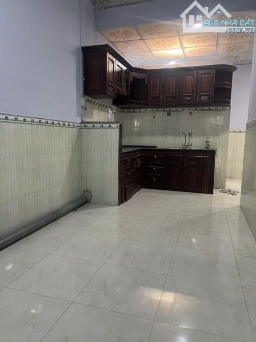 NHÀ CẤP 4,DT 5X17m , 85M2, 2PN, NGUYỄN VĂN TẠO  CHỈ 2.TY4 - 6