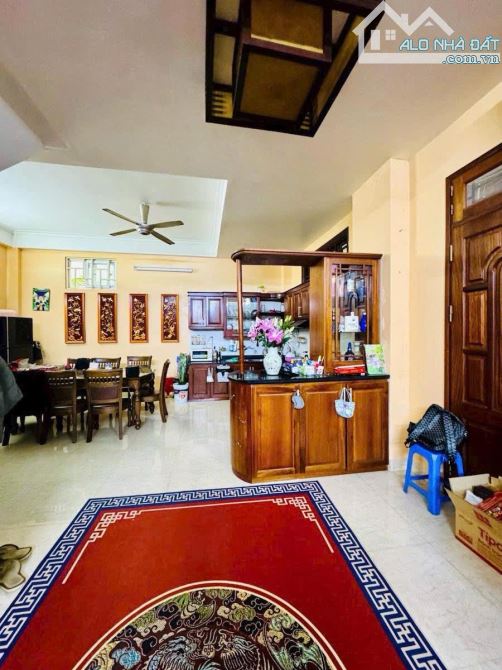 Bán nhà Triều Khúc khu phân lô căn góc 2 mặt thoáng ô tô đỗ cửa đầy đủ nội thất ở ngay DT - 7