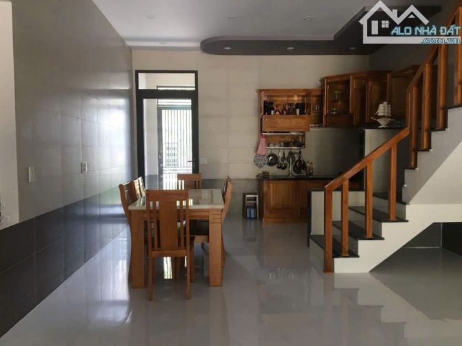Bán nhà 1 trệt 1 lầu đường Nguyễn Văn Hưởng, Bà Rịa - Giá bán: 5 tỷ 290 triệu, DT: 80m2 - 7
