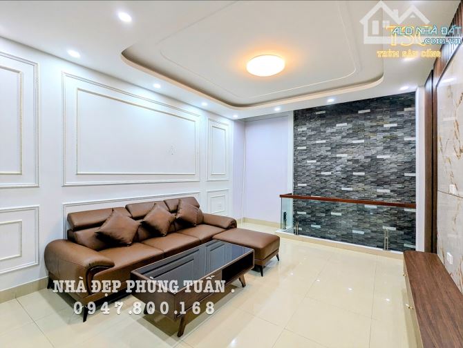 P Tuấn... Nhà đẹp mặt ngõ to oto tránh nhau, tại Nguyễn Văn Linh - 7