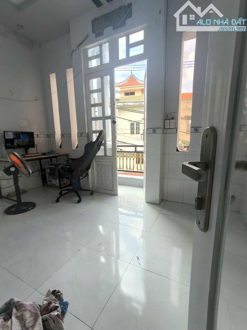 NHÀ 2 TẦNG BTCT SIÊU ĐẸP, 68M2, HẺM XE HƠI, GẦN CHỢ HÓC MÔN, ÔTÔ NGỦ TRONG SÂN, 3.95 TỶ TL - 7