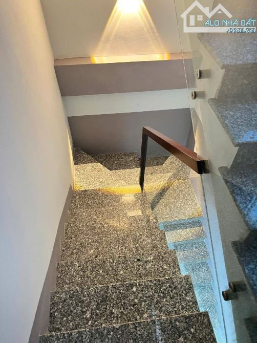 Nhà 3 tầng cực đẹp, gần ĐH Luật, 50m2, nhỉnh 5 tỉ - 7