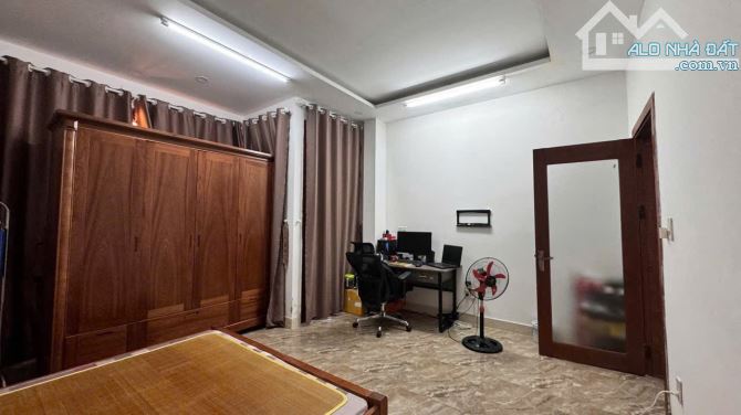🔥 Nhà 4 tầng đường 7m5 Nguyễn Xí .  - Diện tích 100m2 ngang 5m  - Hướng tây nam - 7