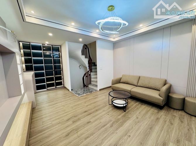 Bán nhà Hoa Lâm _Việt Hưng 6 tầng - 7