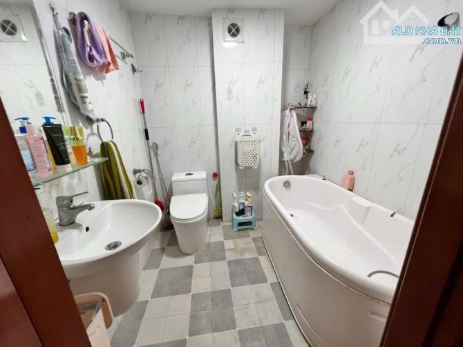 Bán gấp nhà gần hồ Linh Quang, ô tô đỗ 30m, ở và kinh doanh nhỏ, 45m2, mặt tiền rộng - 7