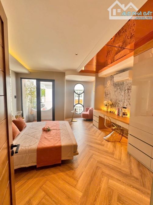 💥VILLA 5 TẦNG XINH LUNG LINH - XE HƠI NGỦ NHÀ - 4.5 X 17 - NGAY CÔNG VIÊN LÀNG HOA GÒ VẤP - 8