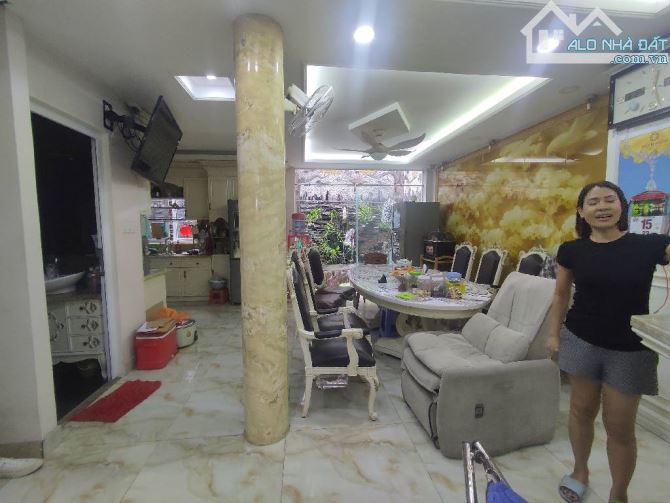 BIỆT THỰ VIEW SÔNG – KHU TÂN QUY ĐÔNG, QUẬN 7 – MẶT TIỀN KINH DOANH ĐƯỜNG 20M – DT 7x20M – - 2