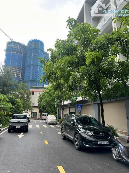 Lk Định công - Thanh Xuân : 70m² x 6T x Mt 6M,vỉa Hè Đá Bóng -làm Phòng khám - KD Văn Phòn - 8