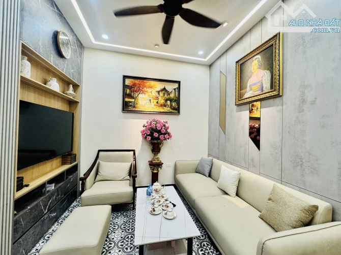 KHƯƠNG ĐÌNH THANH XUÂN - 5 TẦNG XÂY MỚI DT RỘNG 45M2 - GIÁ CHỈ 8 TỶ xx CỰC HIẾM!!!! - 8