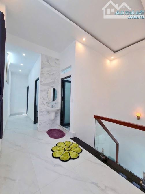 NHÀ ĐẸP - DT RẤT RỘNG - HOÀN CÔNG - 5 P. NGỦ - 8
