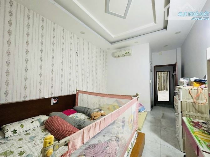 Bán nhà Phan Huy Ích, Hẻm 5m, 53m2, 4 Phòng Ngủ, 5 tầng, 6 Tỷ xxx - 8