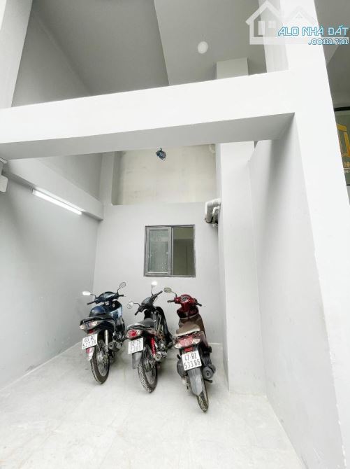 CĂN HỘ DỊCH VỤ ĐƯỜNG VŨ TÙNG - CÓ THANG MÁY - HẺM 6M - BỀ NGANG KHỦNG 7.5M - SỔ VUÔNG VỨC - 4