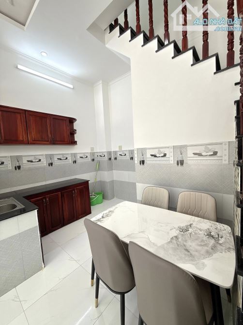 NẮM CHÍNH CHỦ BÁN NHÀ 2 TẦNG HẺM 11 NGUYỄN VĂN LINH - 8