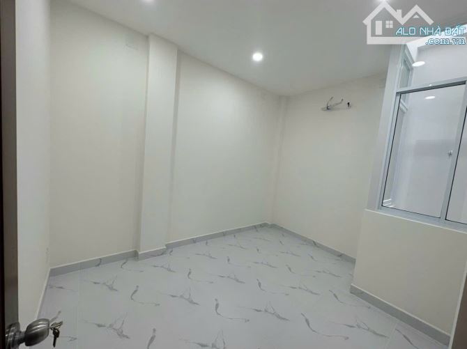 BÁN NHÀ ĐẸP 3 TẤM GẤP TẠI Q4 GIÁ 5TỈ 790 TL VỊ TRÍ 1/ KHU DÂN CƯ DT 5.9*9 GIÁP Q1 - 8