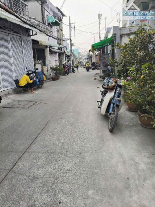 Nhà 3 tầng đường TÔ NGỌC VÂN sát Chợ THẠNH XUÂN phường TX Q12 dt 63m2 (4,5mx14m) Hẻm Ôtô - 9
