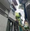 Hơn 2 tỷ nhà 3 tầng , 2pn cmt8 , quận 3 ,ngay chợ hòa hưng