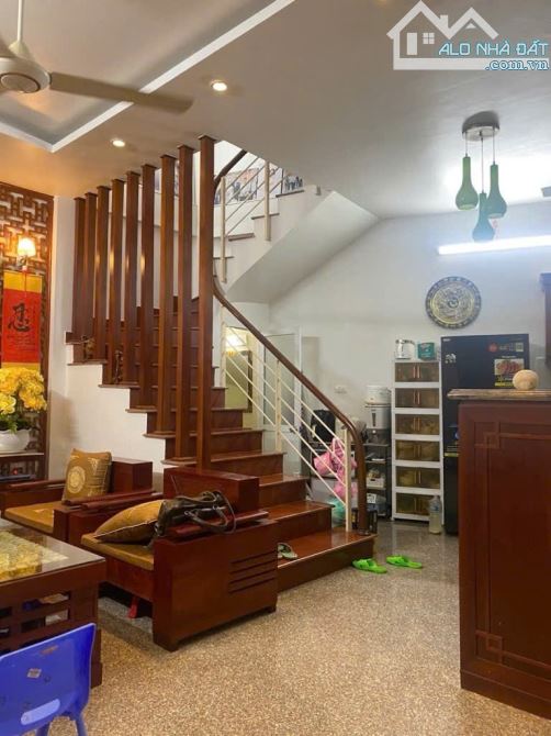 Bán nhà Võ Chí Công - Xuân La, Nhỉnh 6 Tỷ, DT 33m, 5 tầng ngõ nông cách ô tô 50m