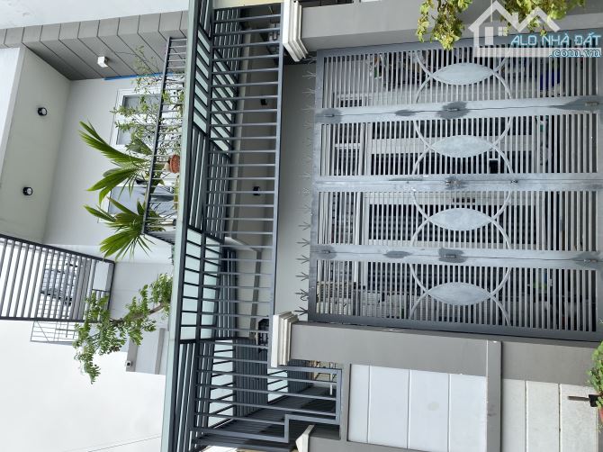 Nhà DT: 50m2 ngang 5 M đường trước nhà 5 M Huỳnh tấn phát P. Phú thuận q7 chỉ 5 Đồng