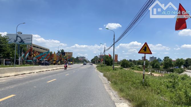 Đỉnh cao của phúc thịnh, nguyên Khê đông anh cũ . Ngõ thông rộng.
