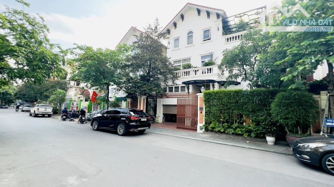 RẤT GẤP BÁN  SIÊU BIỆT THỰ LÀNG VIỆT KIỀU CHÂU ÂU MỘ LAO HÀ ĐÔNG - TRỤC CHÍNH ĐẸP NHẤT -