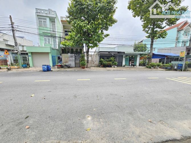 Đất mặt tiền gần chợ Dĩ An,p Dĩ An, tp Dĩ An