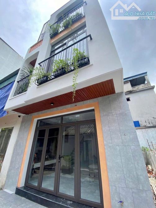 Nhà đẹp long lanh tại Khê Nữ Nguyên khê ( Phúc Thịnh ) ô tô vào nhà