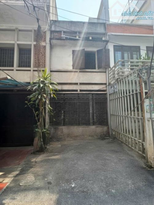 Bán Đất Lạc Long Quân – Tây Hồ, sãn nhà 2 tầng x 80m2, Ô tô, Gần phố, Giá 15.1 Tỷ