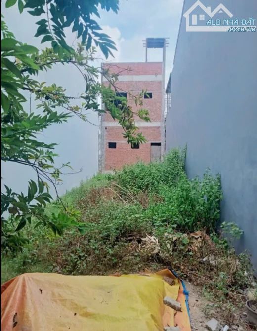Lô đất mặt tiền Nguyễn Duy Cung . DT:100m , ngang 5m . Giá : 3tỷ950 TL