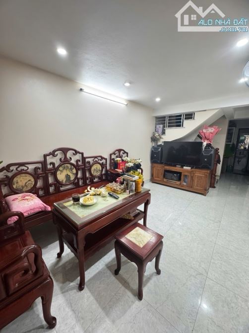 BÁN NHÀ ĐẸP DÂN XÂY_ VŨ ĐỨC THẬN 42M, 3T GIÁ NHỈNH 5 TỶ, FUll NỘI THẤT.