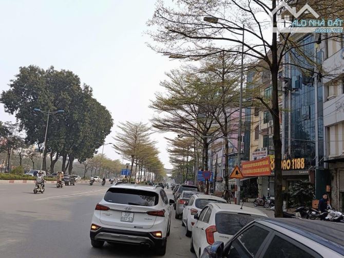 Mặt phố Láng ĐĐ 108m² MT 7m Lô góc 3 thoáng Vỉa hè rộng 10m Xây Building 68.6 tỷ