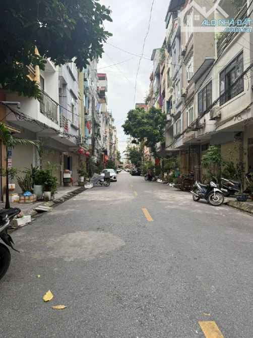 🏡 NHÀ PHỐ TRẦN ĐĂNG NINH – QUANG TRUNG - 40m2/5 tầng hiện đại - Giá thoả thuận