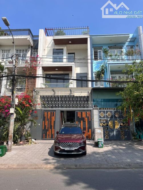 SIÊU PHẨM, MẶT TIỀN KINH DOANH GẦN NÚT GIAO GÒ DƯA, 4 TẦNG 6X20 CHỈ 18,5 TỶ.