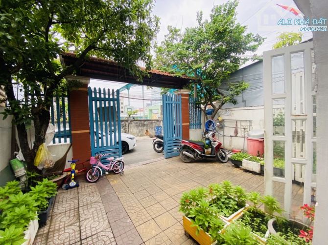 HẺM NHỰA 5m THÔNG, LÔ GÓC SÁT MẶT TIỀN QL13, DÒNG TIỀN 15tr/t, 7X22, CHỈ 9,8 TỶ.