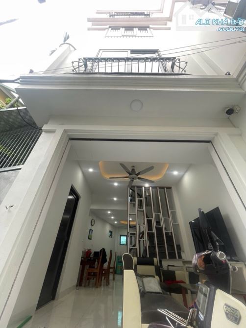 Bán nhà đông la nhà đẹp ở ngay 31m2. 3,4 tỉ