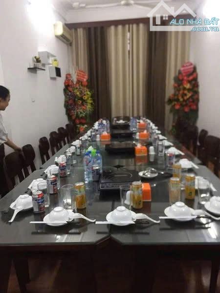 O	Sang nhượng quán chay Láng Hạ, 250tr, thuê 23tr/tháng, riêng biệt