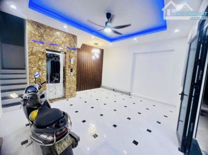 BÁN NHÀ LINH QUANG ĐỐNG ĐA 45m 6T Mt 5.5m GIÁ 8.5 TỶ THANG MÁY NGÕ THÔNG KINH DOANH