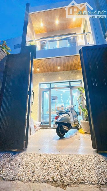 BÁN NHÀ MỚI XÂY ĐẸP 3 TẤM SÁT MẶT TIỀN TÔN ĐẢN Q4 DT 4*19 GIÁ 7TỈ TL KDC HÌNH THẬT