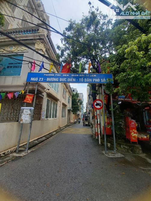 Bán đất tặng nhà phố Đức Diễn,65m2 gần ô tô tránh, gần chợ, trung tâm thể thao, giá 7,5 tỷ