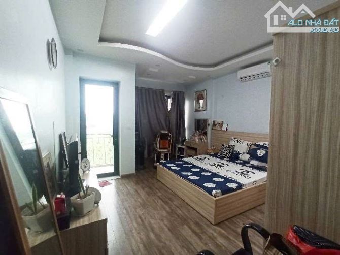 💥Nhà dân xây - lô góc - gần mặt phố - gần ô tô.  👉HOÀNG NHƯ TIẾP. Diện tích 51 m. 4 tầng